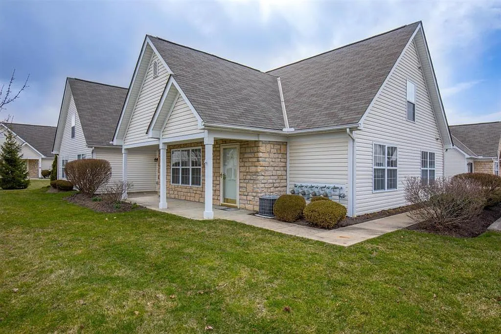 2202 Meadowlark Ln W photo 1