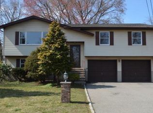 11 Adams St, Pompton Plains, NJ 07444