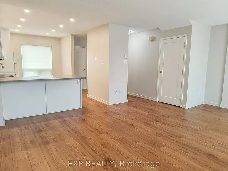 971 Gulf Pl #6 — Photo 5