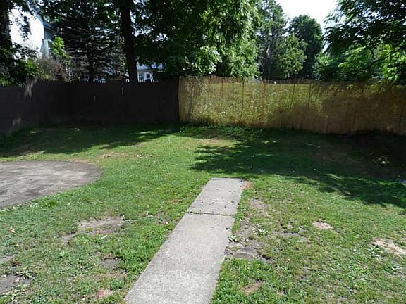 5th image of 717 Baldwin St