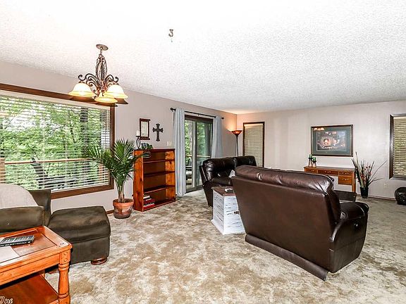 2nd image of 5 Montserrat Ln