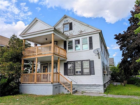 2nd image of 1015 Eagle St