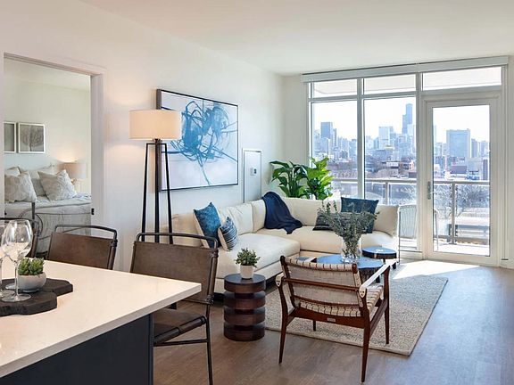 2nd image of 1602 N Larrabee St #610