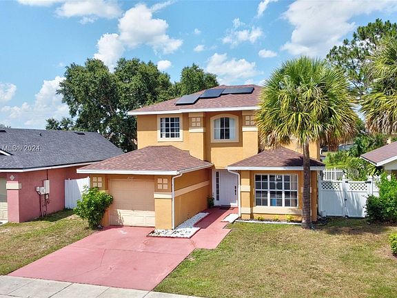 4th image of 2709 Emerson Ln