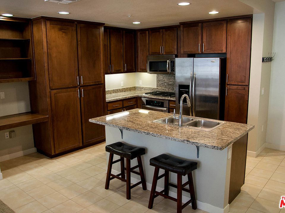 1st image of 21301 Erwin St Unit 418