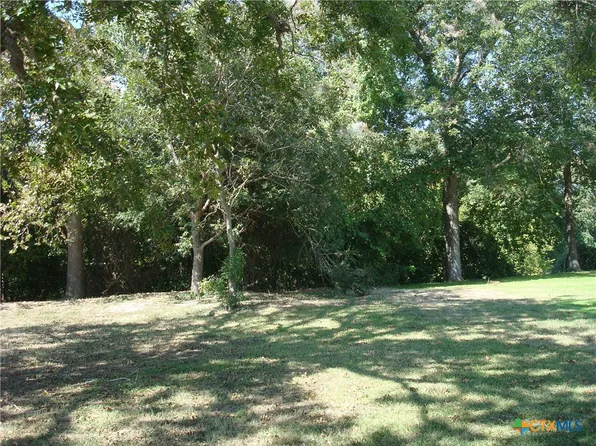 26 River Oak Dr, Seguin, TX 78155