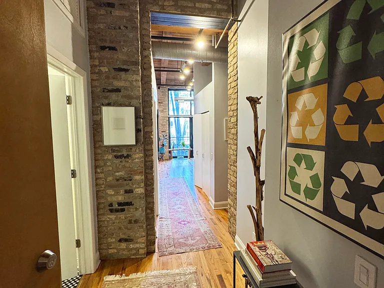 2210 W Wabansia Ave #210 — Photo 9