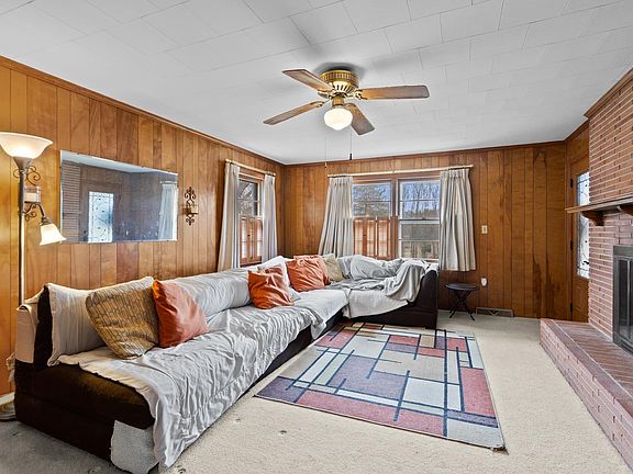 2nd image of 1026 Sunset Blvd