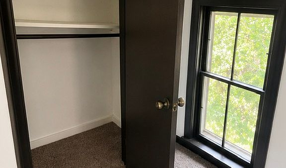 5th image of 36 Oak St APT B
