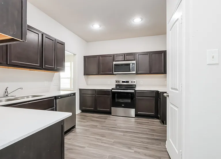 3619 Spy Glass Hill Dr — Photo 9