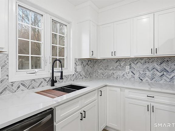 5th image of 70 Victoria Court
