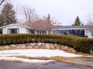 1802 Long Pointe Dr, Bloomfield Hills, MI