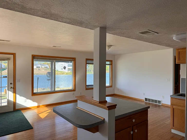 6587 Summer Shores Dr SE — Photo 3