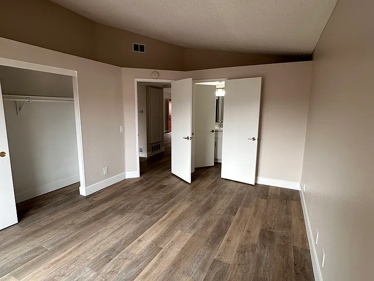 7386 Saddle Rd #B — Photo 16