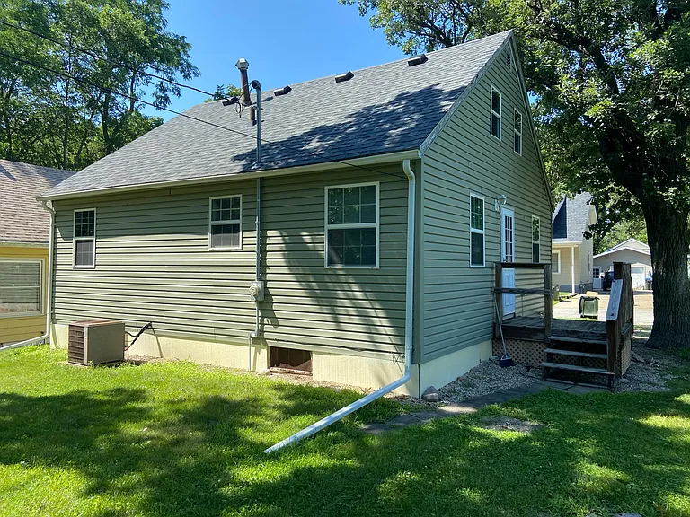 417 Avenue F — Photo 10
