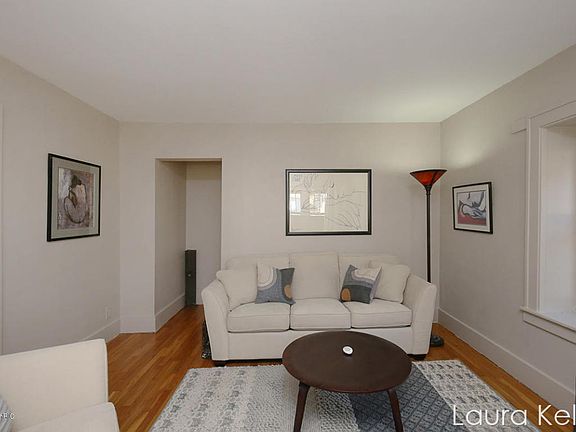 4th image of 1048 Hollywood St NE