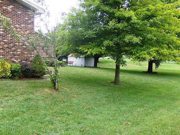 3rd image of 18459 Windsor Ln