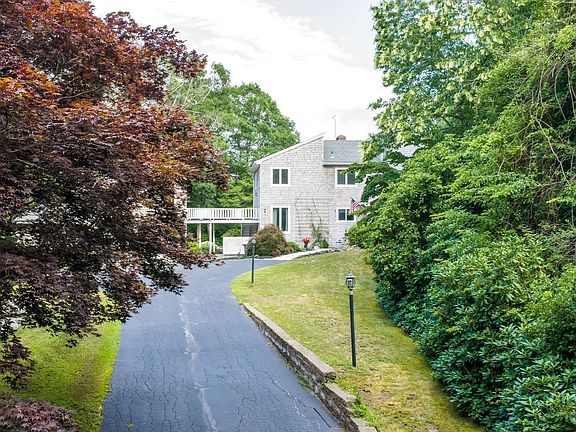 4th image of 46 Holly Pond Rd
