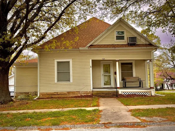 919 N 6th St, Independence, KS 67301