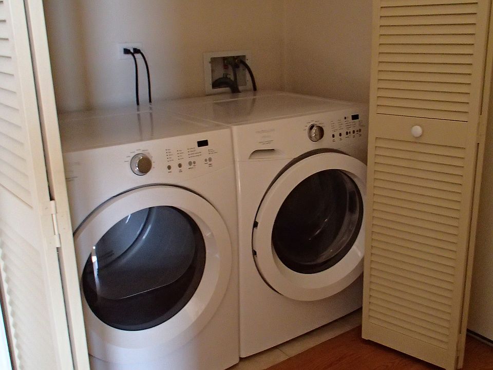 2nd image of 1470 W Carmen Ave #543