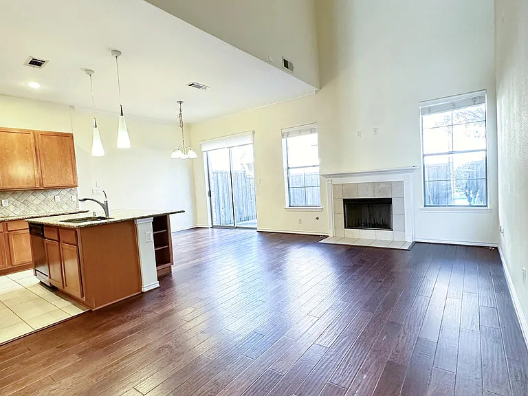 1206 Emerald Glen Trl — Photo 5