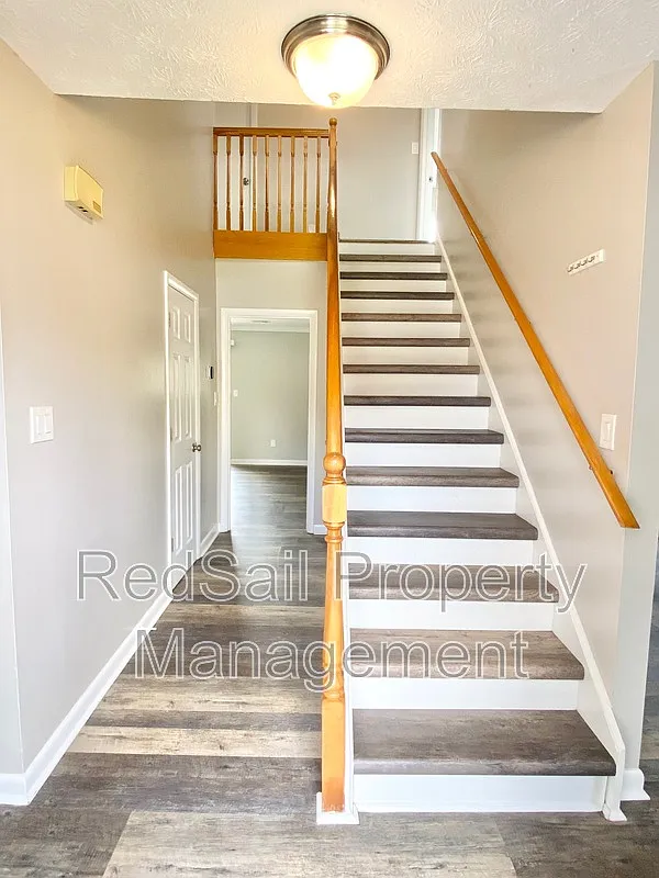 3 bed, 3.0 bath, 1584 sqft, $2,195 — Photo 4