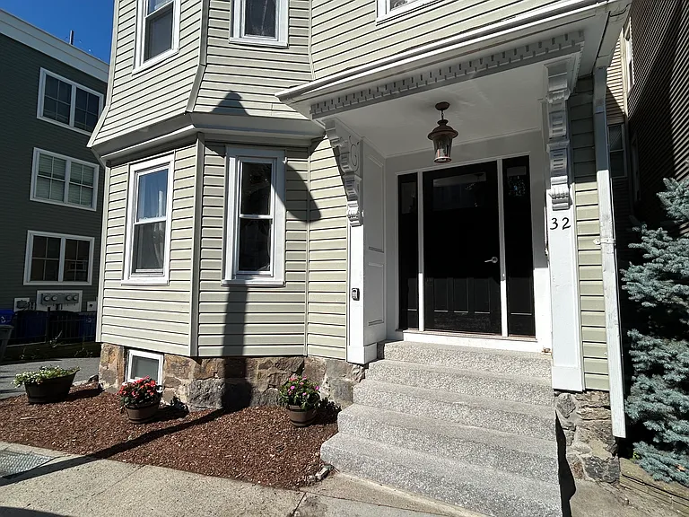32 Forbes St #1 — Photo 1