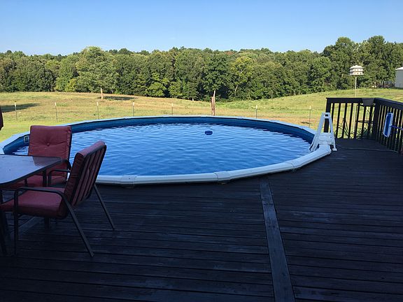 Pool and deck for parties
