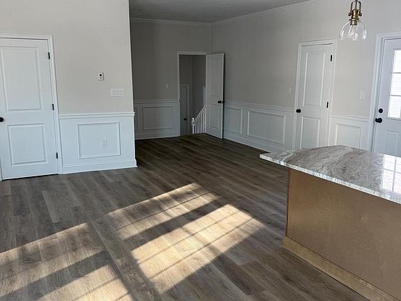 5th image of 535 Princess Ave