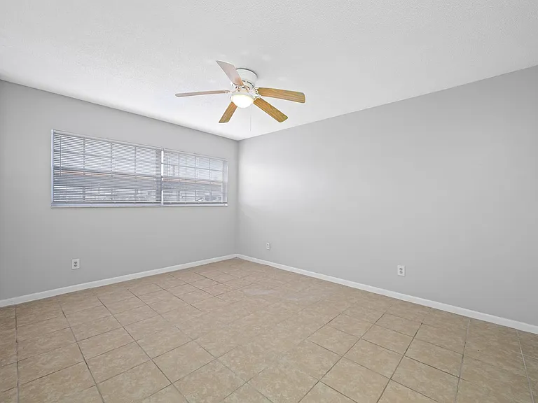 Lake Tarpon Apartments — Photo 50