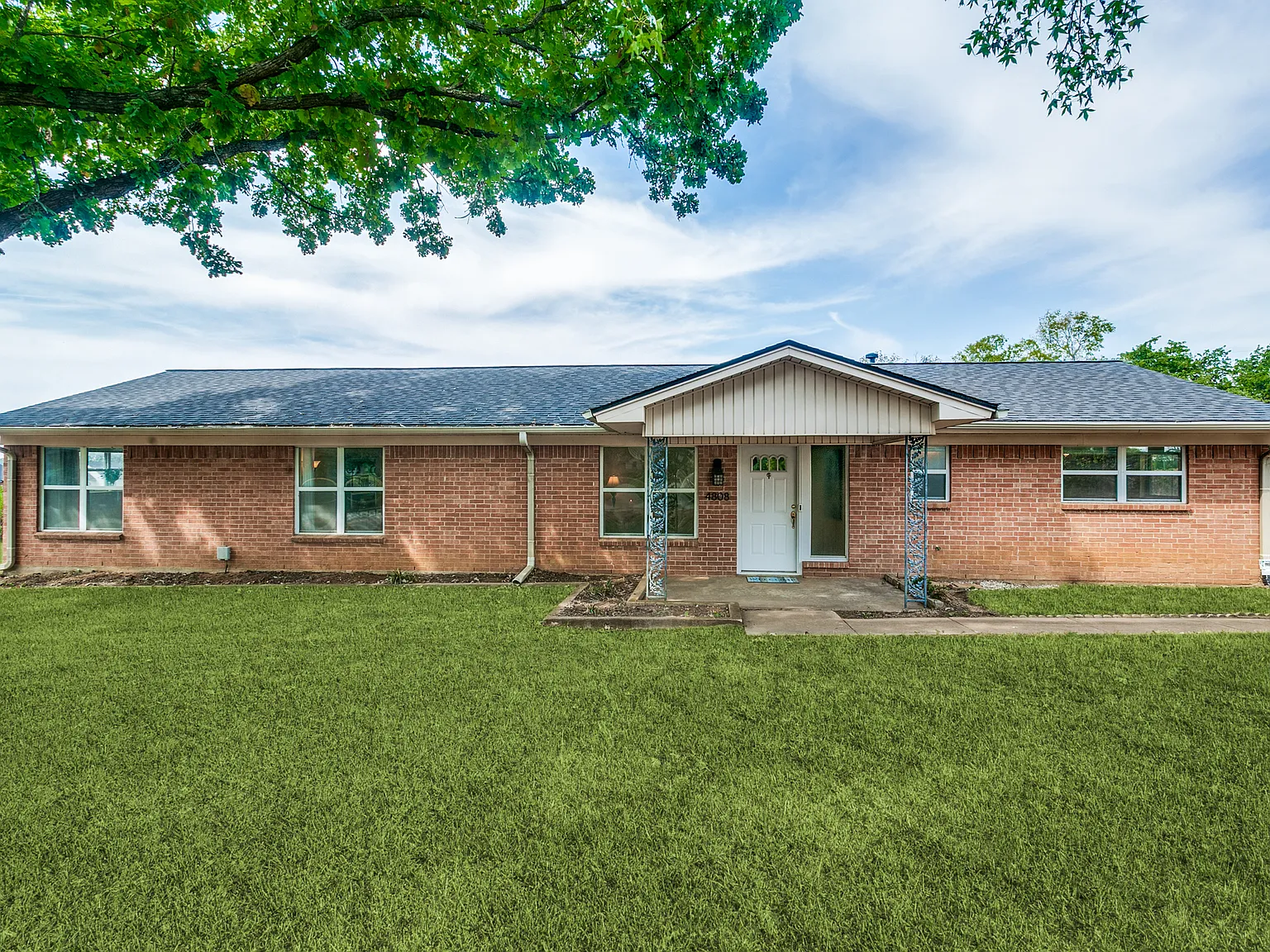 4 bed, 1972 sqft, $3,100 — Photo 3