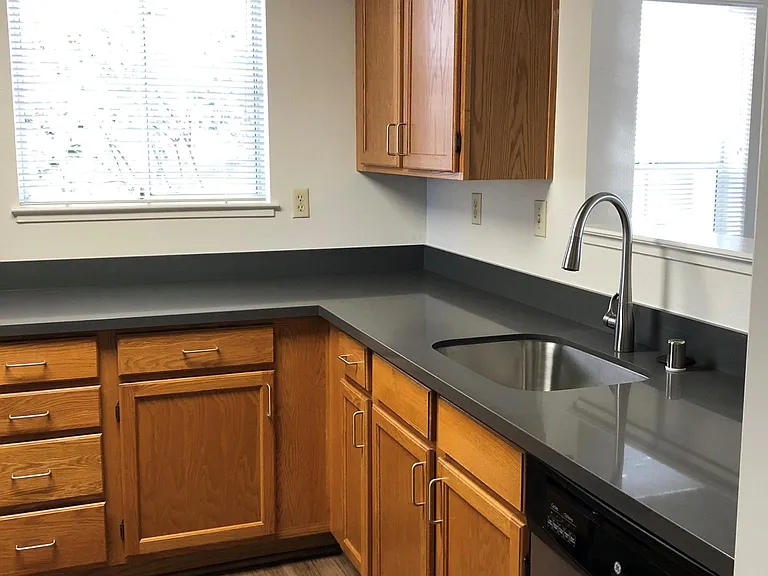 842 E Dana St — Photo 7