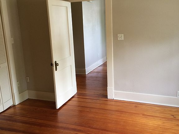 4th image of 410 E 6th St APT 3