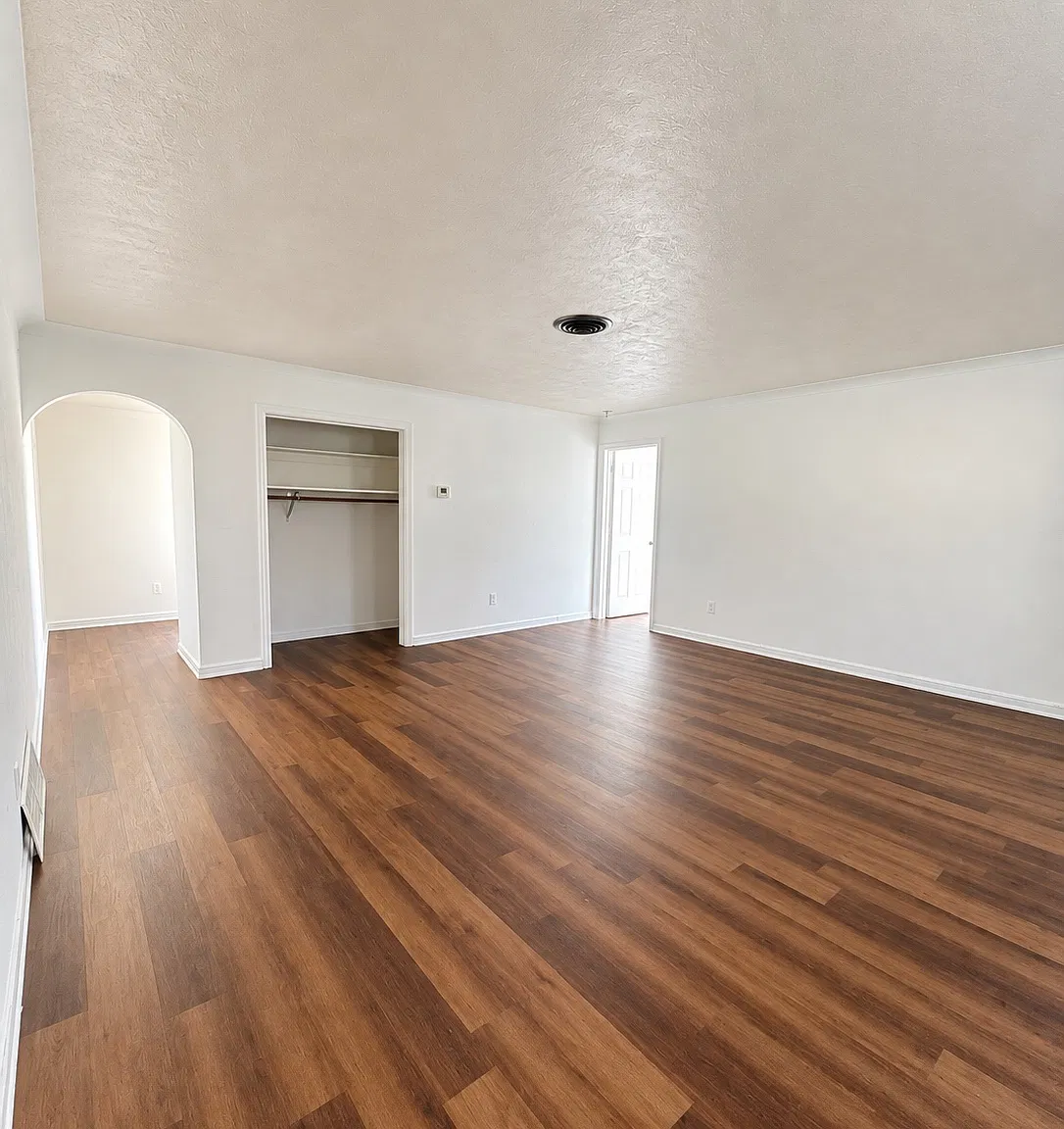 884 Derbyshire Rd — Photo 4
