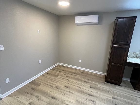 4th image of 110 Crockett St #B & F