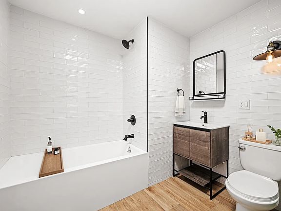 3rd image of 255 18th St #505