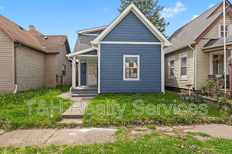 3 bed, 2.0 bath, $1,995 — Photo 1