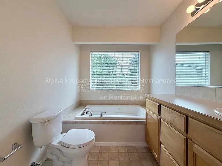 1914 27th Ave — Photo 18