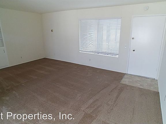 3rd image of 4754 32nd St APT 10