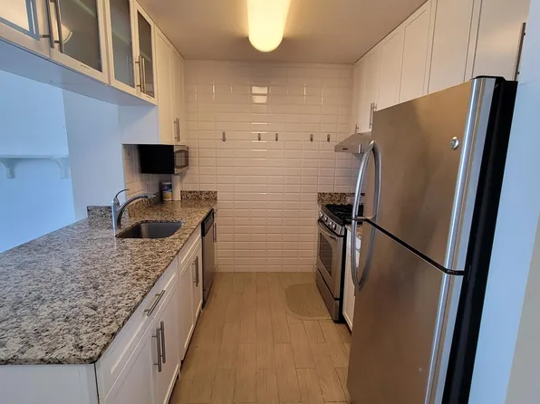 40-26 College Point Blvd #18D, Flushing, NY 11354