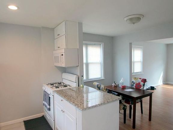 5th image of 710 N Vermont St #2