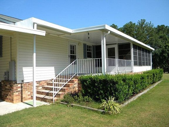 3rd image of 301 Crooked Pine Dr