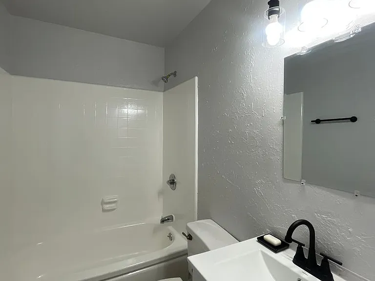 3511 W 15th St — Photo 7