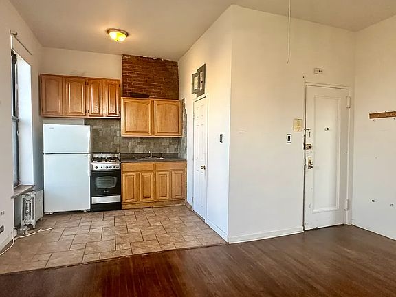2nd image of 100 Jefferson Ave APT 4F