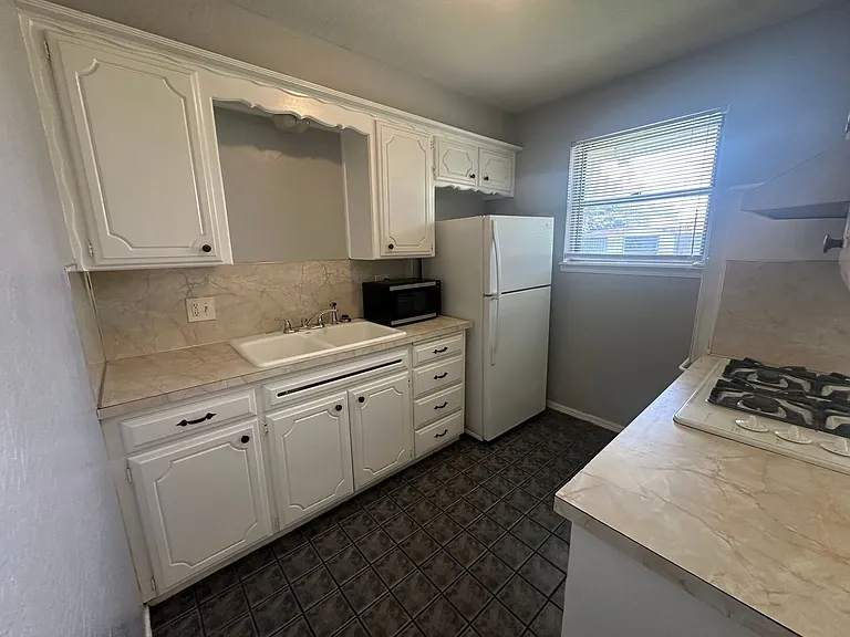 4844 Woodview Dr — Photo 55