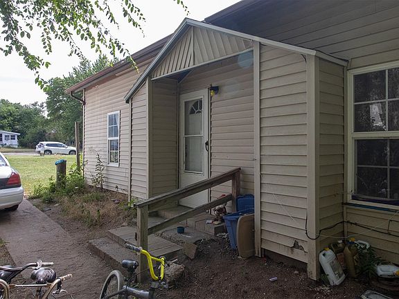 4th image of 511 W Lincoln Ave