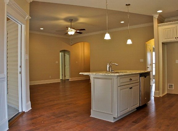 2nd image of 3983 Karaline Cir