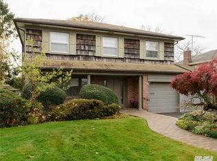 24 Knolls Dr, New Hyde Park, NY 11040