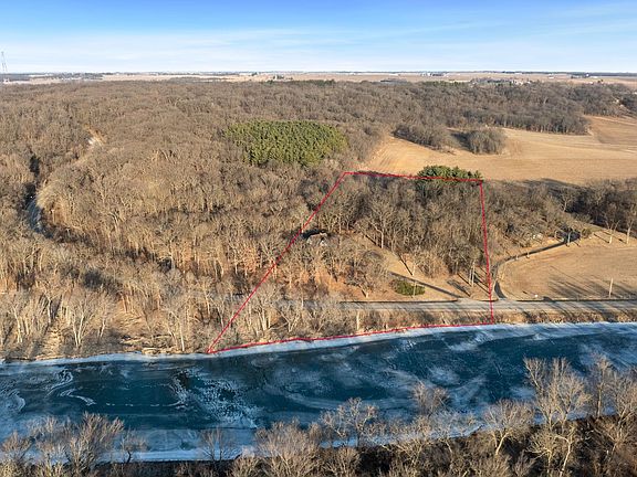 3rd image of 959 N River Rd