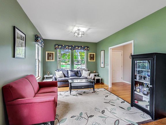 3rd image of 1515 Hadley Dr